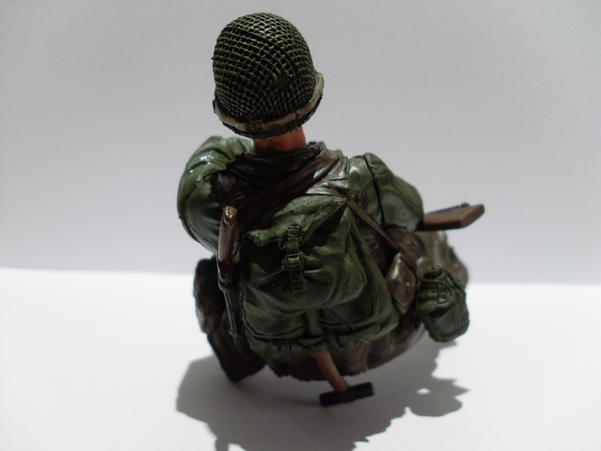 Finished Figure Us Private 1st Class Infantry Wk II Sitting Torro New 1:16 